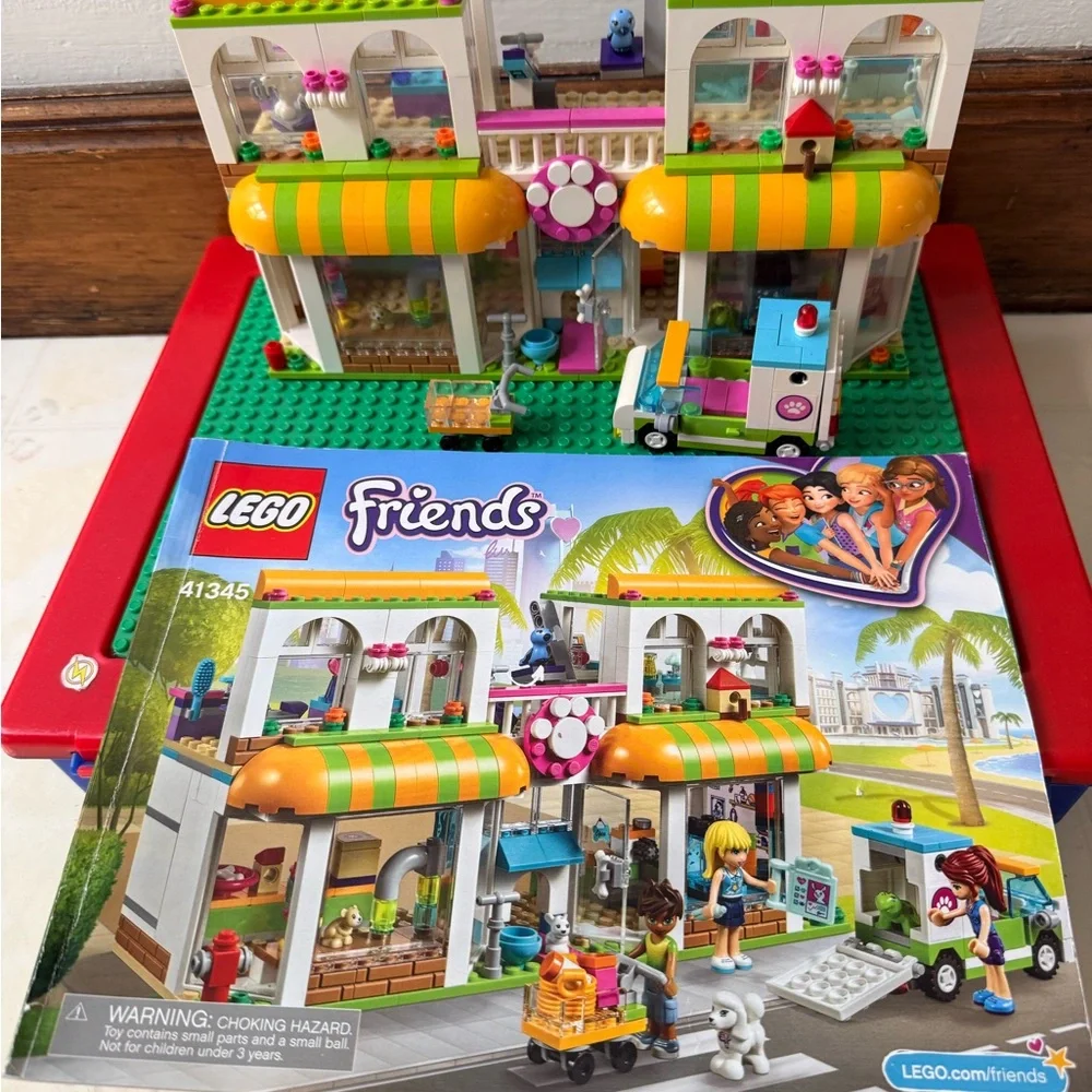 95% complete LEGO Friends Heartlake City Pet Center 41345 with Manuel - Picture 3 of 10